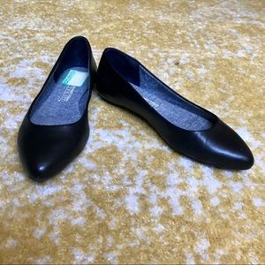 Comfortable black flats
